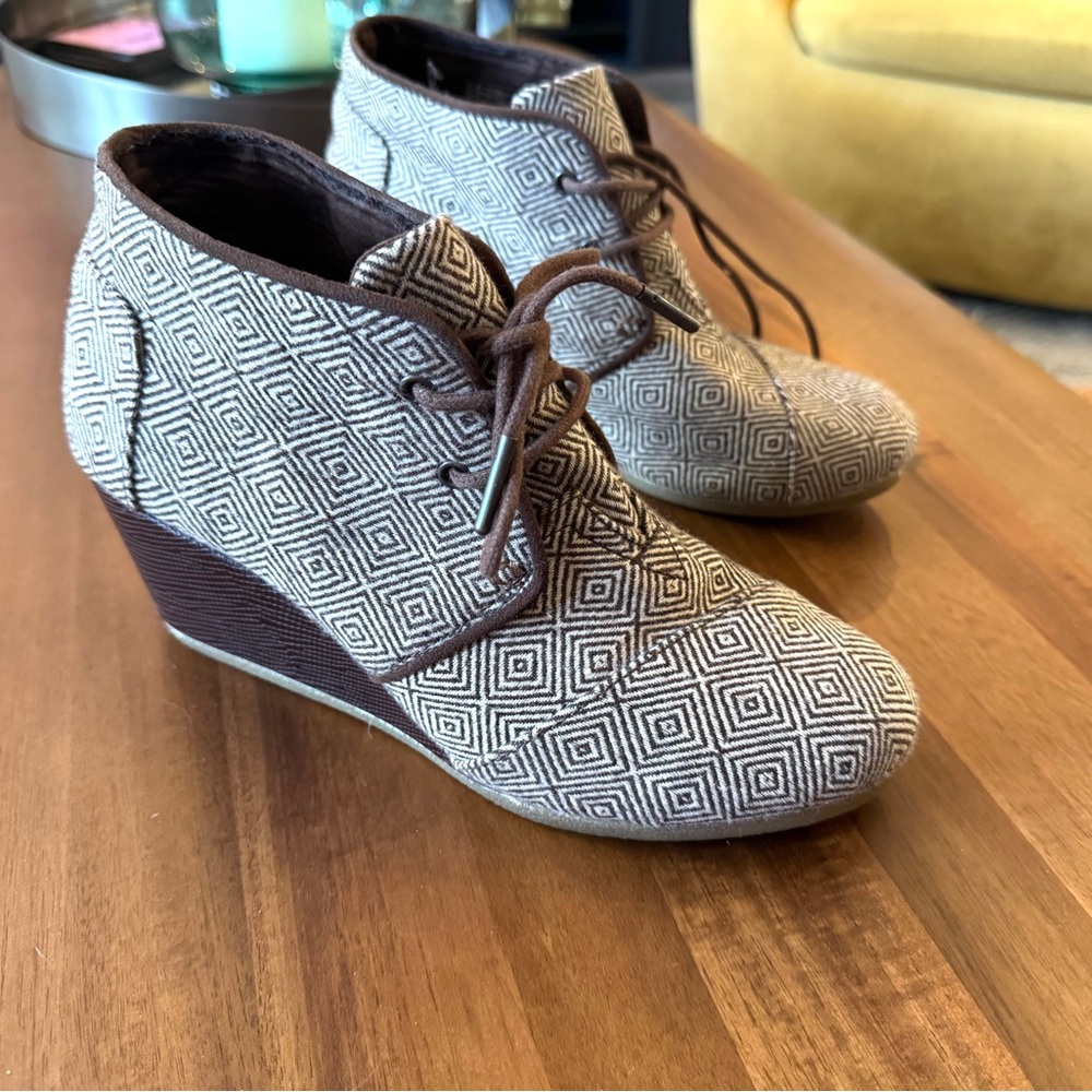 Toms Geometric Patterned Wedge Ankle Boots - Picture 2 of 10